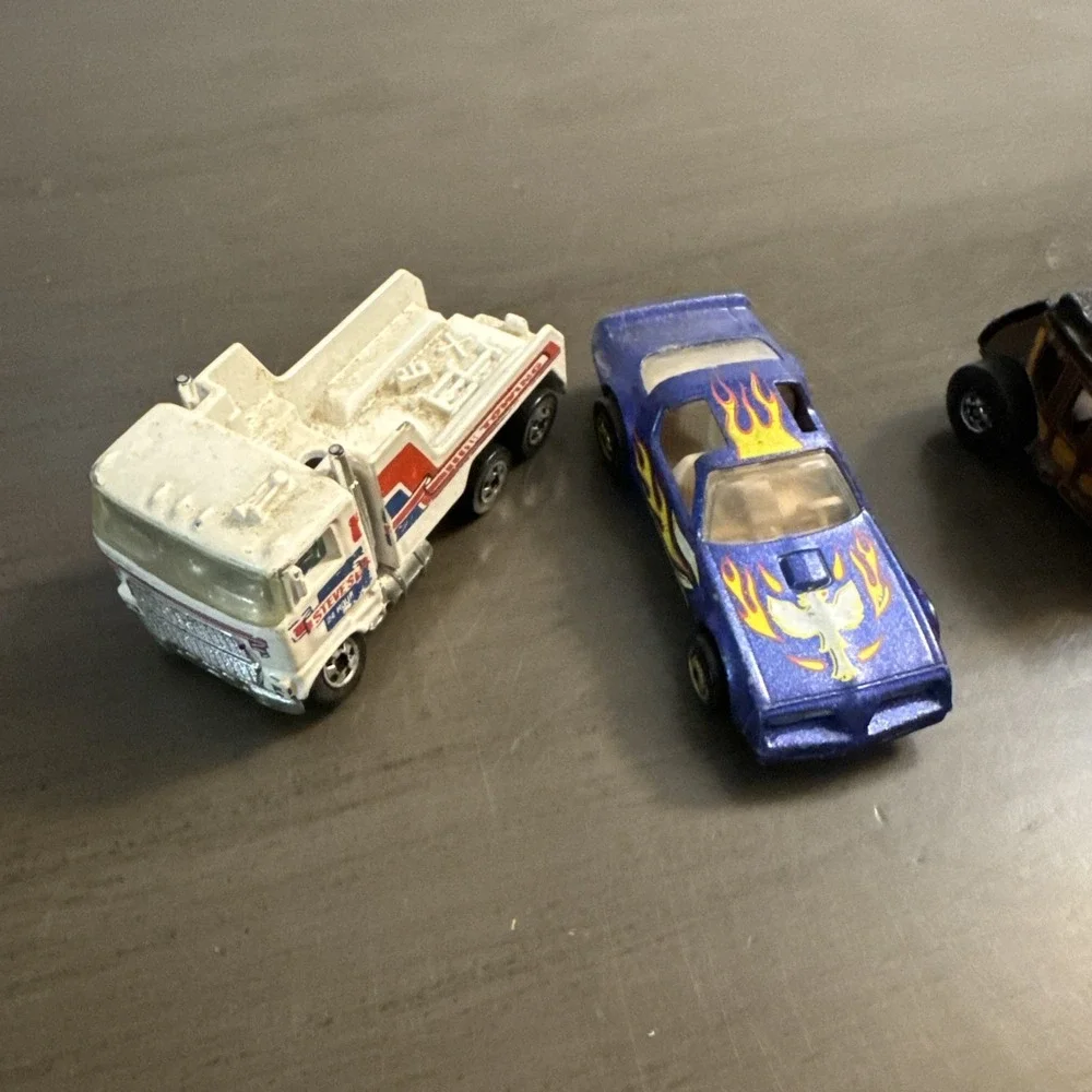 Hot Wheels 1977 Blue '37 Hot Bird Mustang Stage fright Tow Truck Black Wall Lot